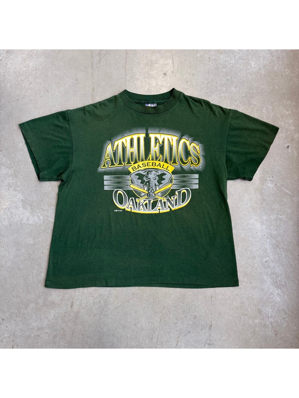 Vintage 90s MLB Oakland Athletics Baseball Graphic T-Shirt Extra Large Green